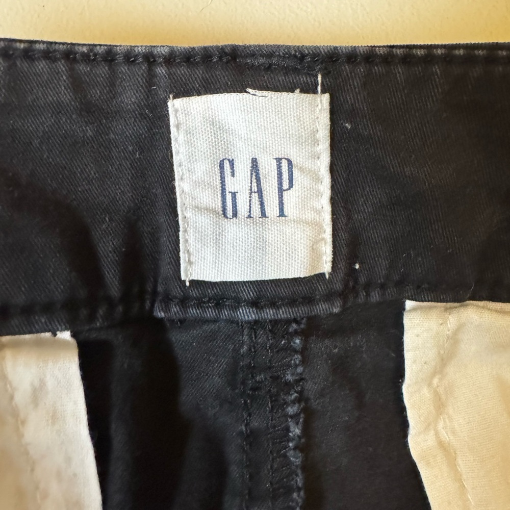 GAP Girlfriend Khaki Women's Black Shorts sz10
EUC - Picture 2 of 7